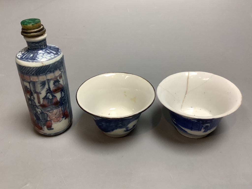 Two 19th century blue and white Chinese tea bowls and a 19th century snuff bottle, 9cm.